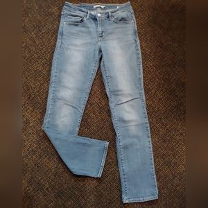 Levi's Mid Rise Skinny Jeans - Size 8